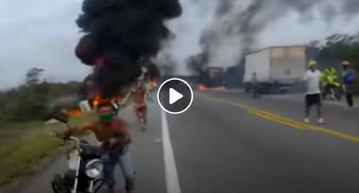 calombia, camion carico di benzina esplode