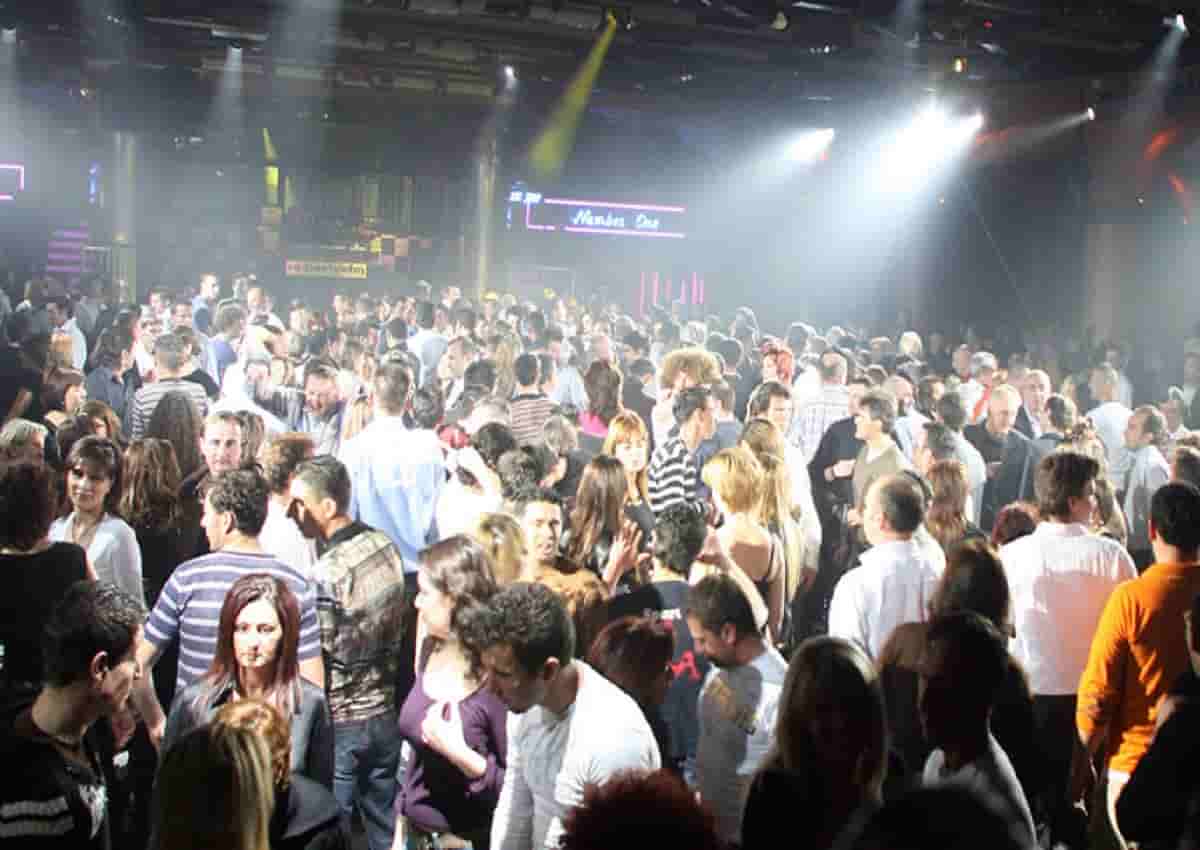 Coronavirus, foto d'archivio Ansa di un covid party