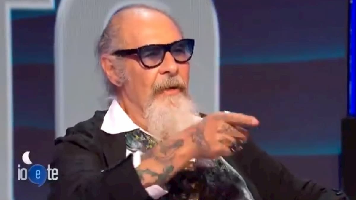 Pierluigi Diaco preso in giro da Roberto D'Agostino