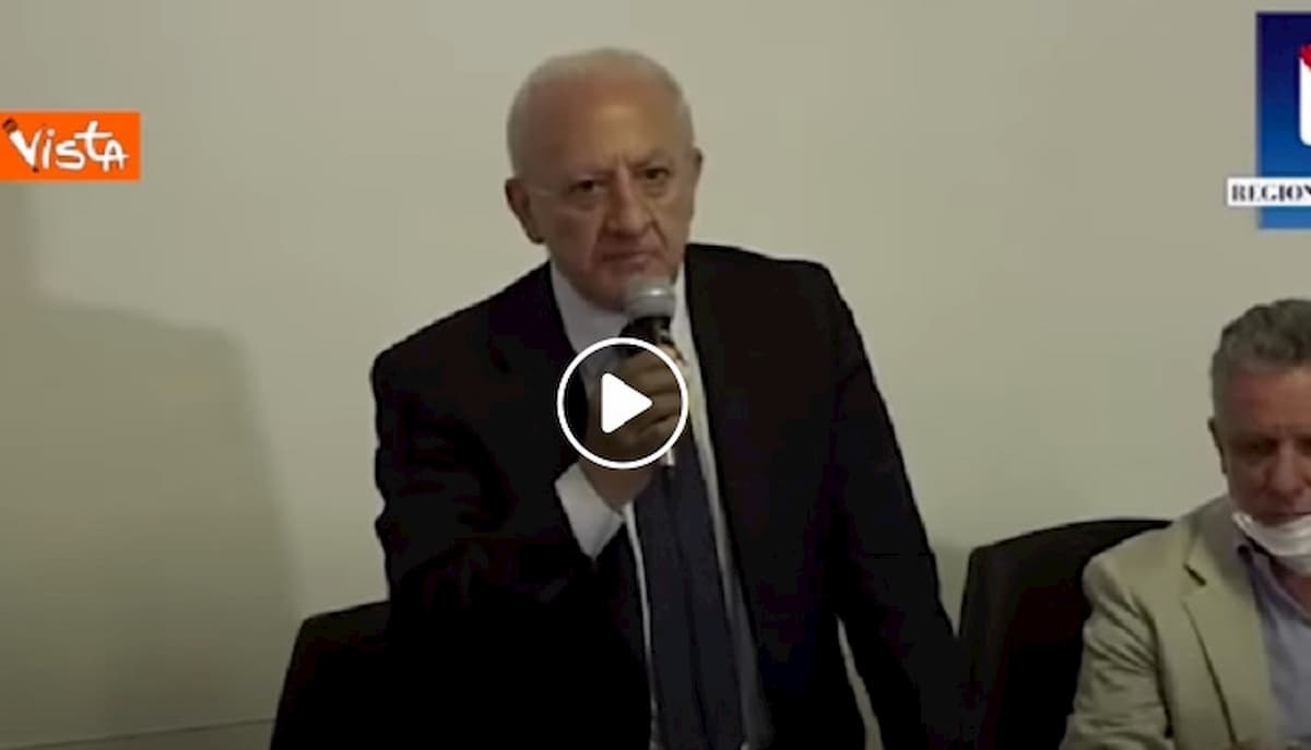 Vincenzo De Luca: "Milano e Bergamo non si fermano. Poi si sono fermati a contare i morti" VIDEO