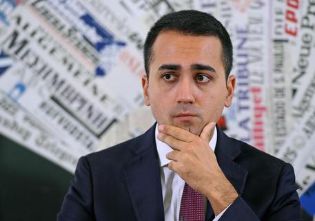 Di Maio (nella foto) non blocca solo le alleanze locali con Pd, blocca l'Italia