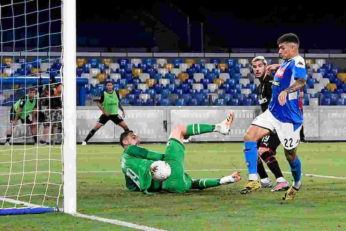Napoli-Milan, un pareggio che fa felice la Roma. Doppio errore di Donnarumma, Ibra furioso cambio