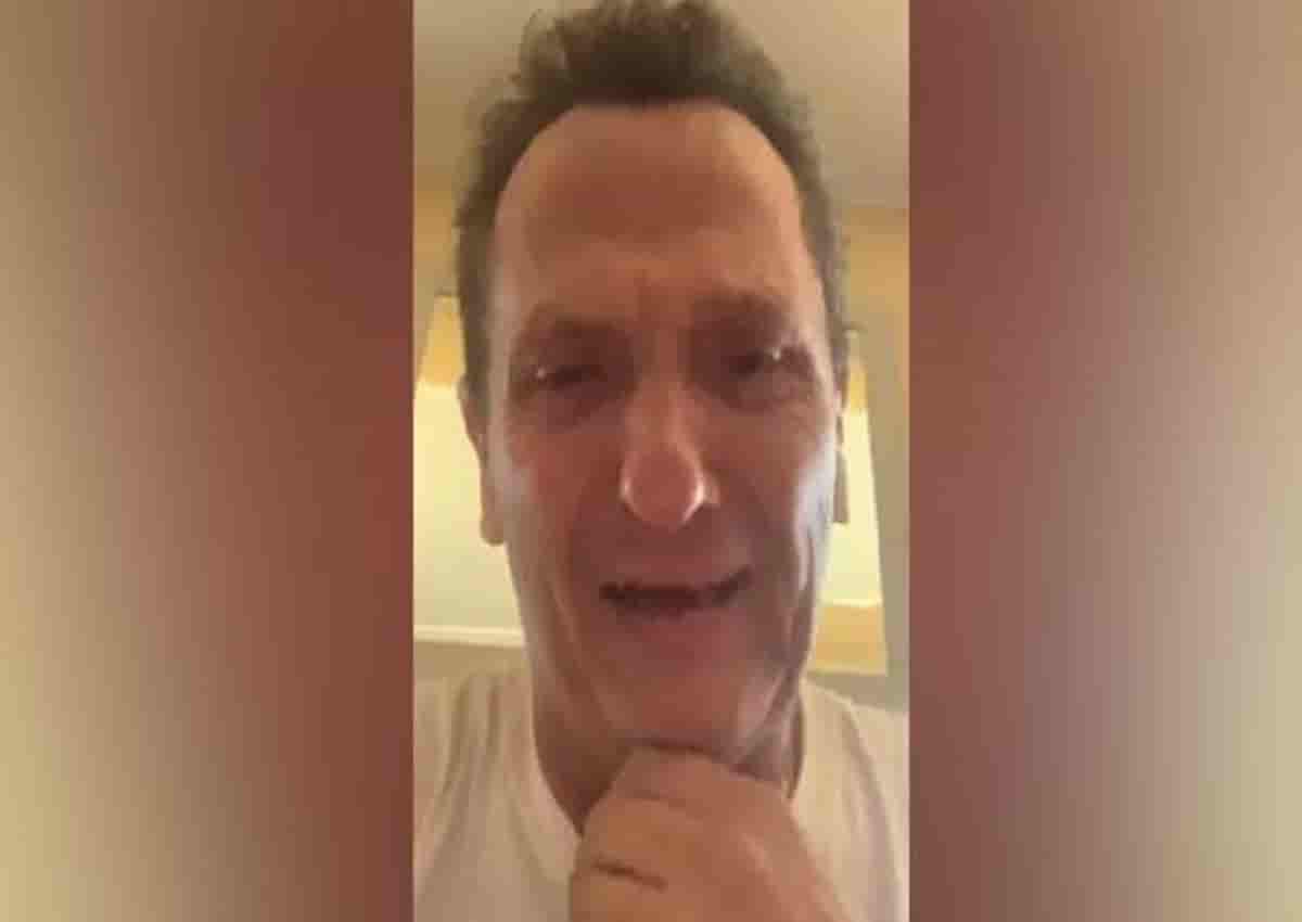 Enzo Salvi in una diretta Instagram