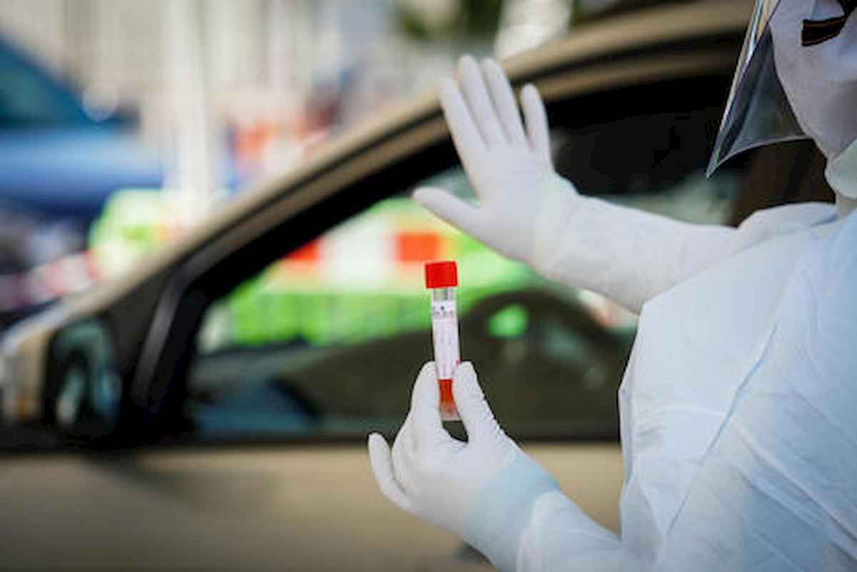 Coronavirus Palermo, turista americano in fuga per evitare tampone. Due commesse positive