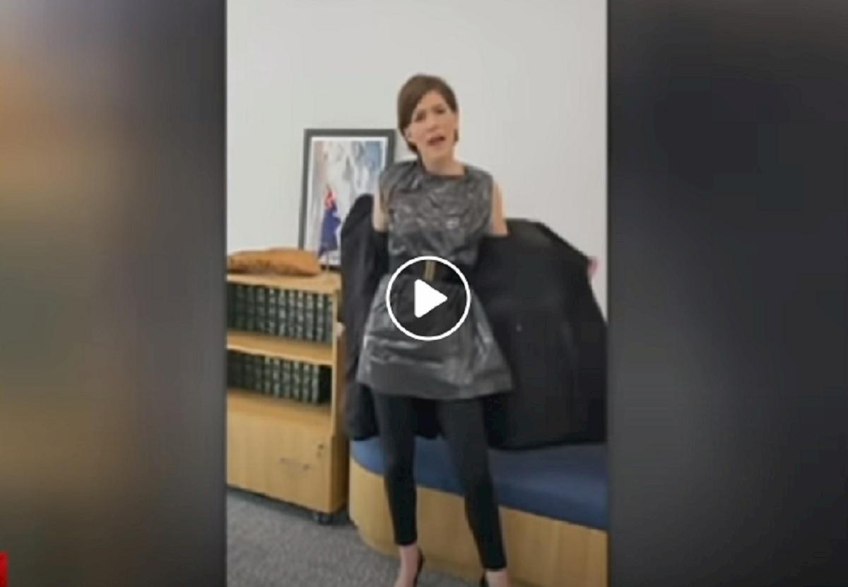 nicolle flint vestito