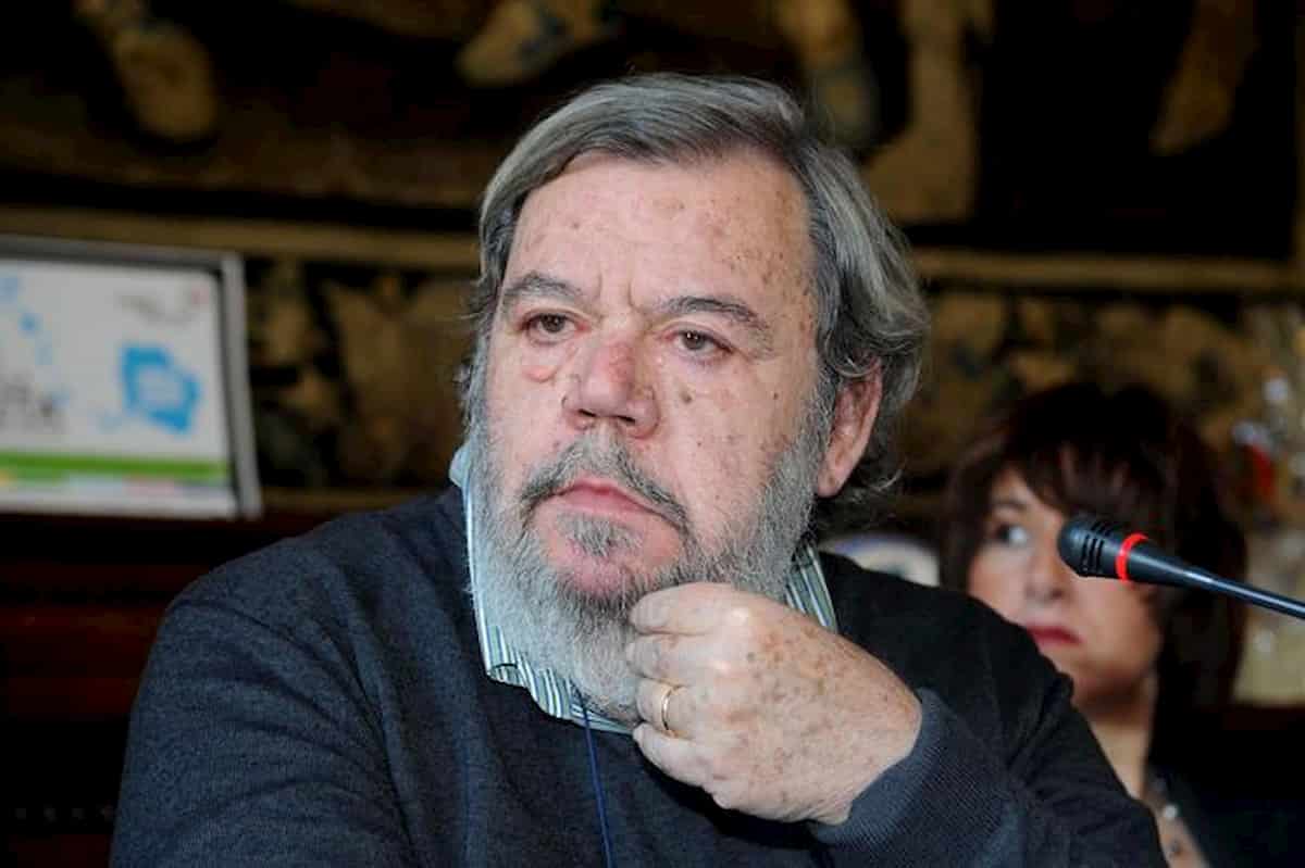 Gianni Mura e lo stalker che gli chiedeva soldi minacciando il giornalista e la moglie