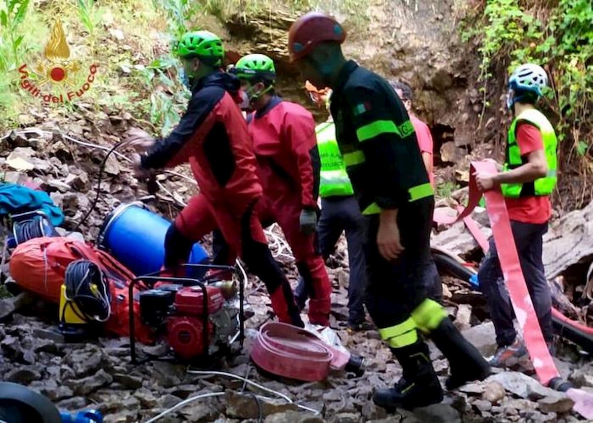 E' stato recuperato morto lo speleologo disperso nella grotta Risorgiva a Roccamorice