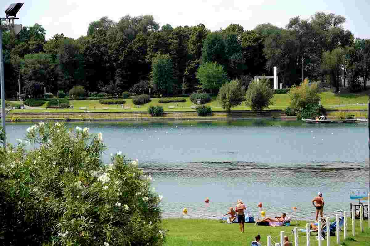 Milano, si tuffa col cane e annega: morto uomo di 59 anni all'Idroscalo