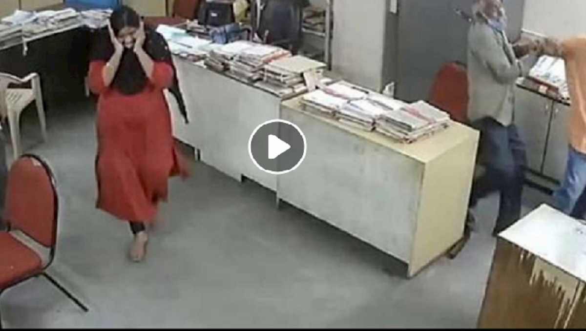 picchiata dal collega in India per la mascherina