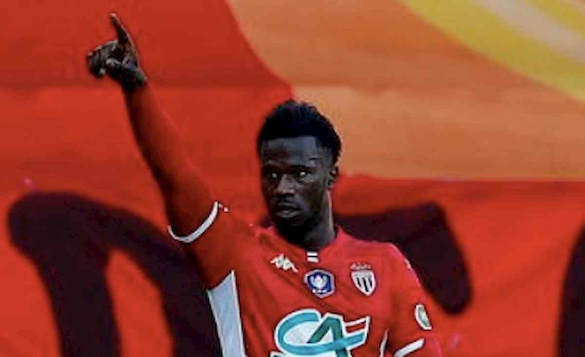 Keita Balde paga vitto e alloggio a 200 braccianti senegalesi rimasti