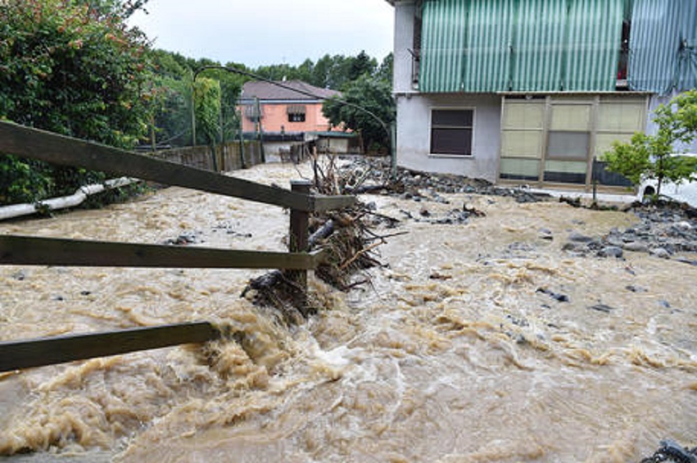 Tromba d'aria a Biella e Cossato: acqua, grandine e forte vento nella notte