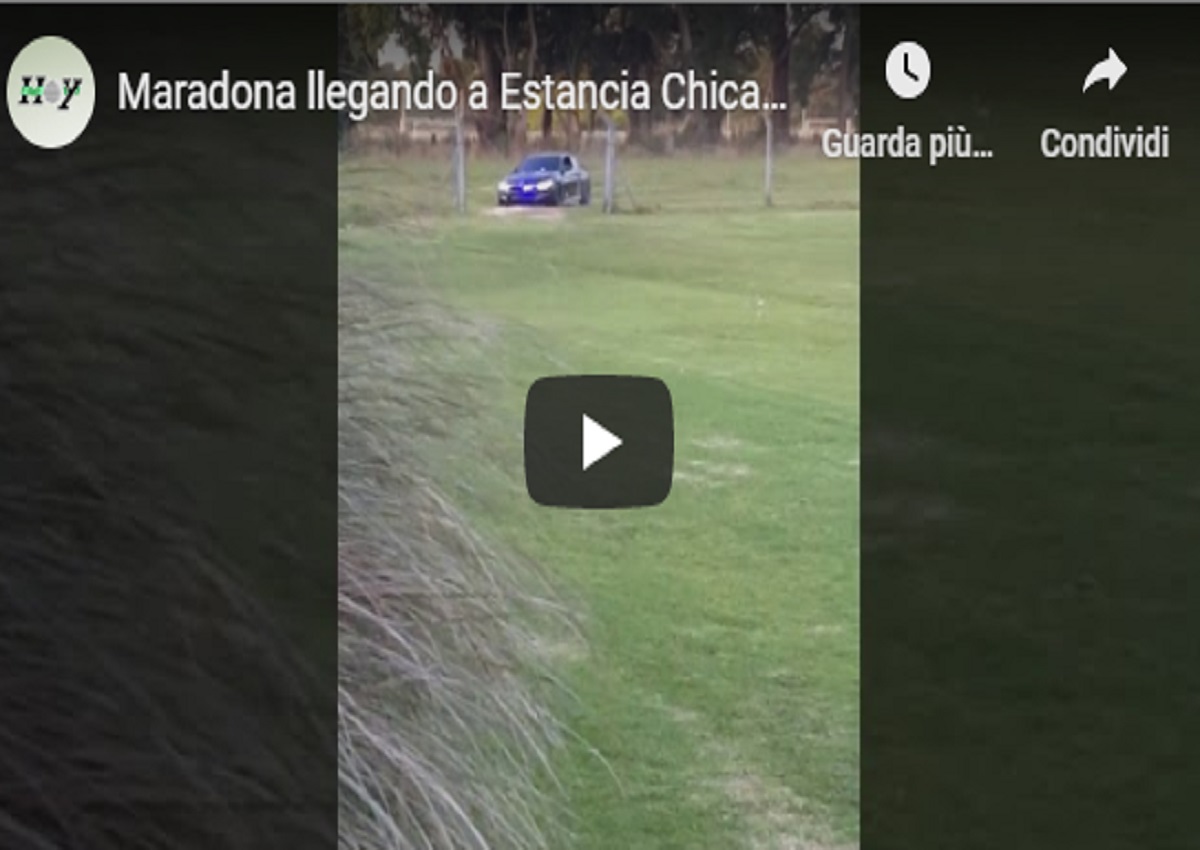 Maradona e... l'auto con le sirene della polizia