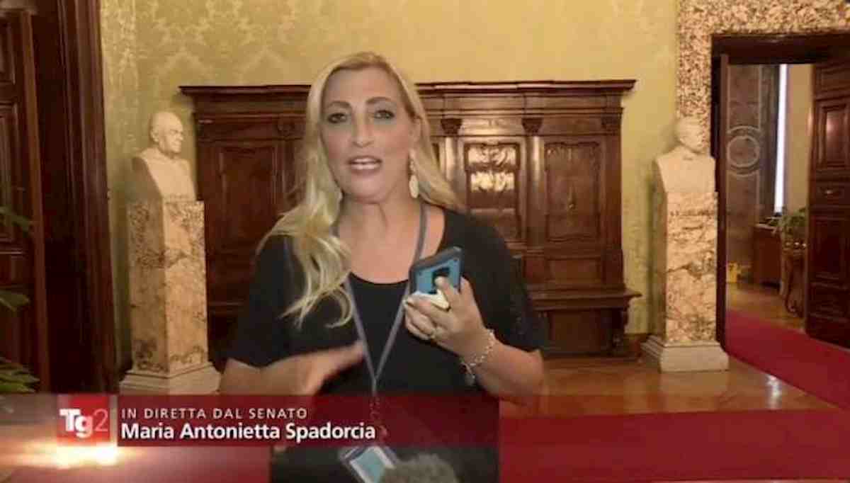 Open Arms, la gaffe del Tg2 in diretta: "Colpo di scena, Salvini non andrà a processo" VIDEO