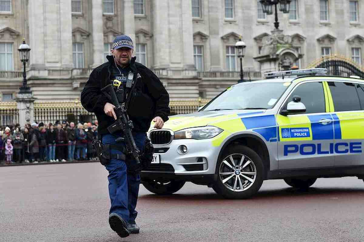 metropolitan police londra