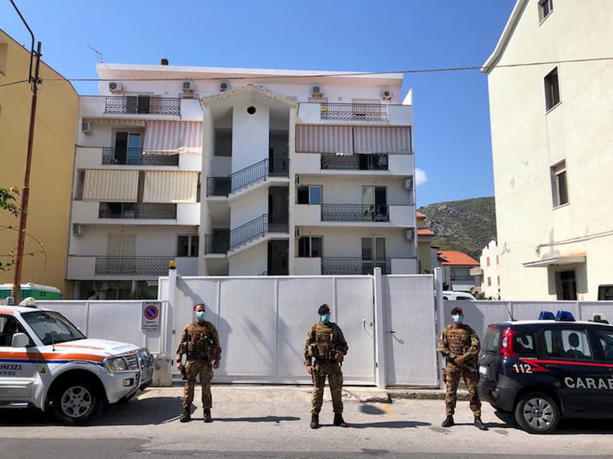 Sono stati trasferiti all'ospedale militare del Celio di Roma i 13 migranti bengalesi positivi al coronavirus