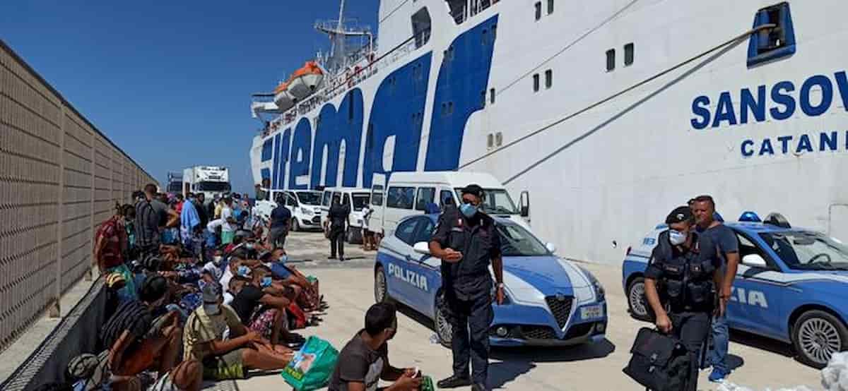 Lampedusa, migranti positivi al test ma negativi al tampone