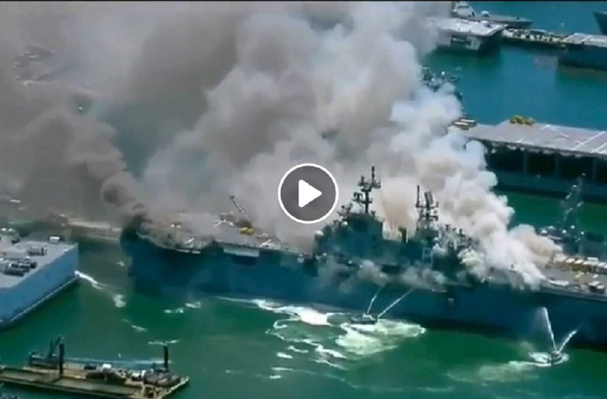 nave marina Usa in fiamme