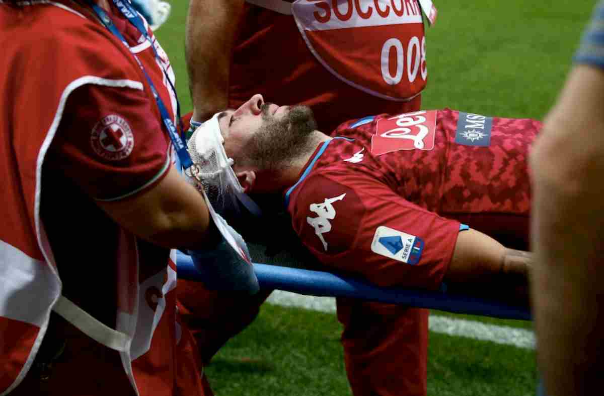 Atalanta-Napoli Ospina infortunio colpo testa tanto sangue
