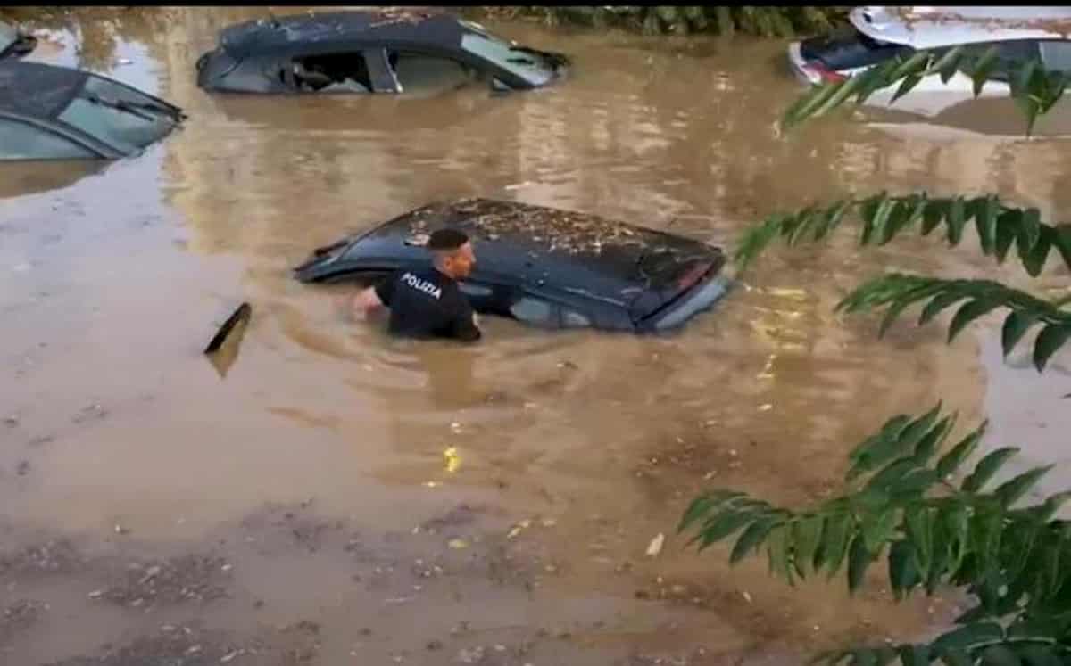 Palermo, encomio per il poliziotto che salvò i cittadini dopo il nubifragio
