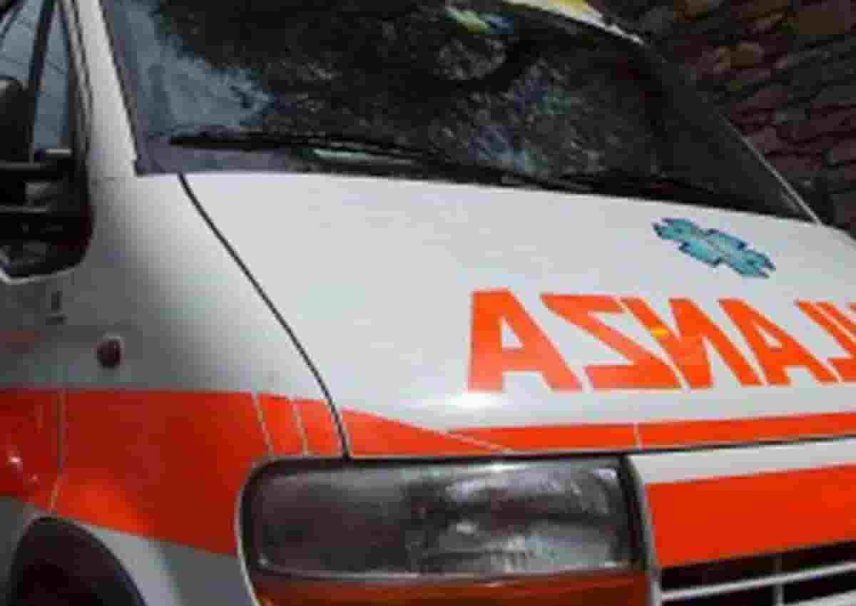 Piombino, foto d'archivio Ansa di una ambulanza