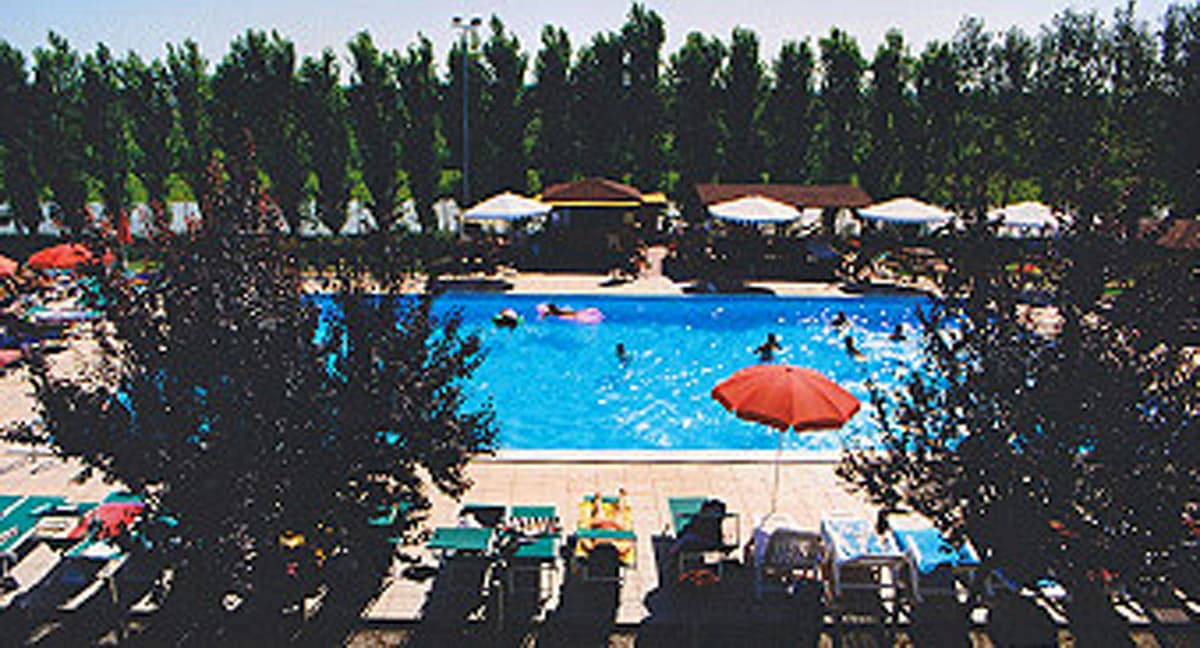 A Bosco Mesola (Ferrara) un bimbo di 4 anni muore annegato nella piscina dell'agriturismo