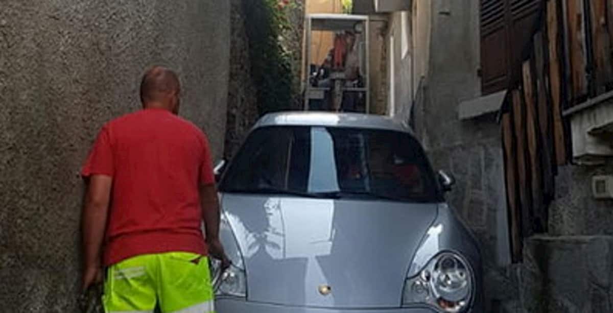 Meana di Susa porsche incastrata