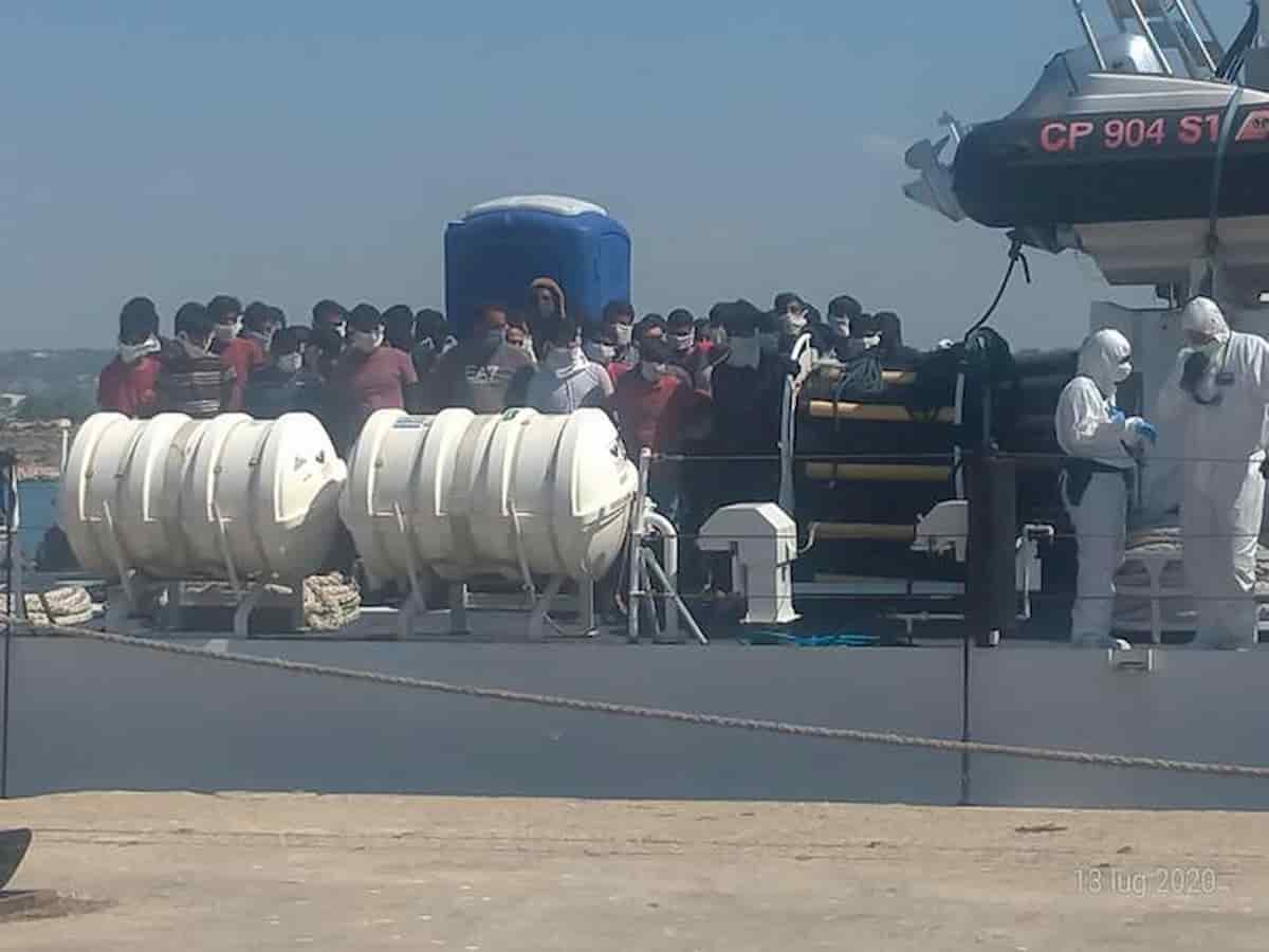 Pozzallo, trenta migranti tunisini in fuga