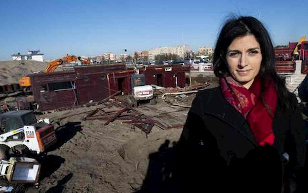 Ostia, piccioni decapitati sulla spiaggia. Raggi: "Erano per me, basta intimidazioni" VIDEO