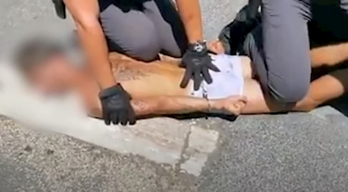 Ostia, bimbo messo in vendita dal rom