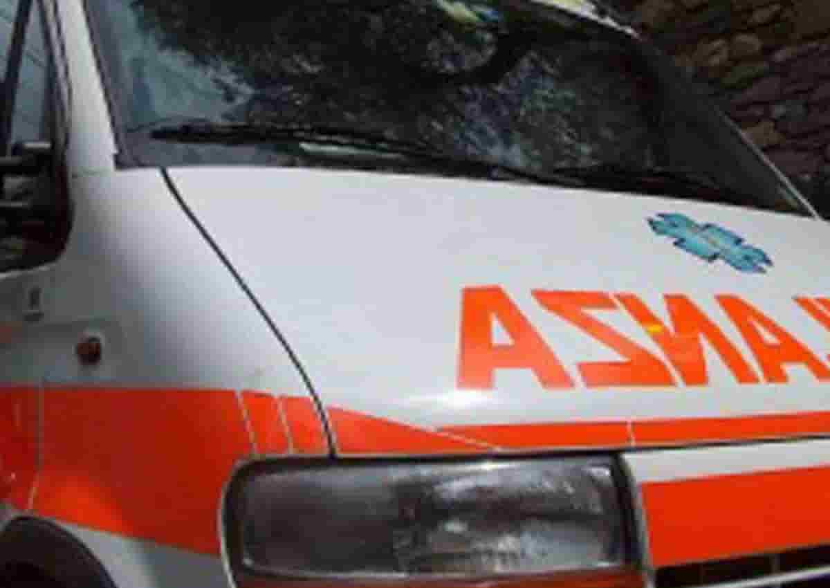 Saltrio, foto d'archivio Ansa di una ambulanza