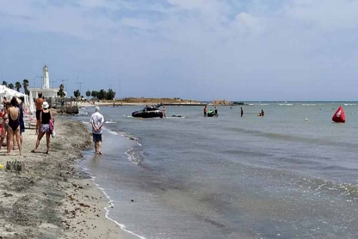 san cataldo lecce, suv in mare