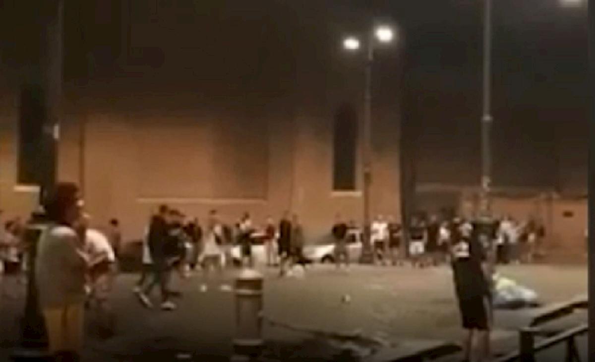 bottiglie contro il palazzo a San Lorenzo