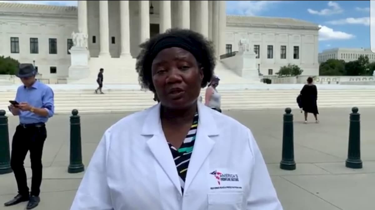 Trump ritwitta la pseudo-scienziata Stella Immanuel