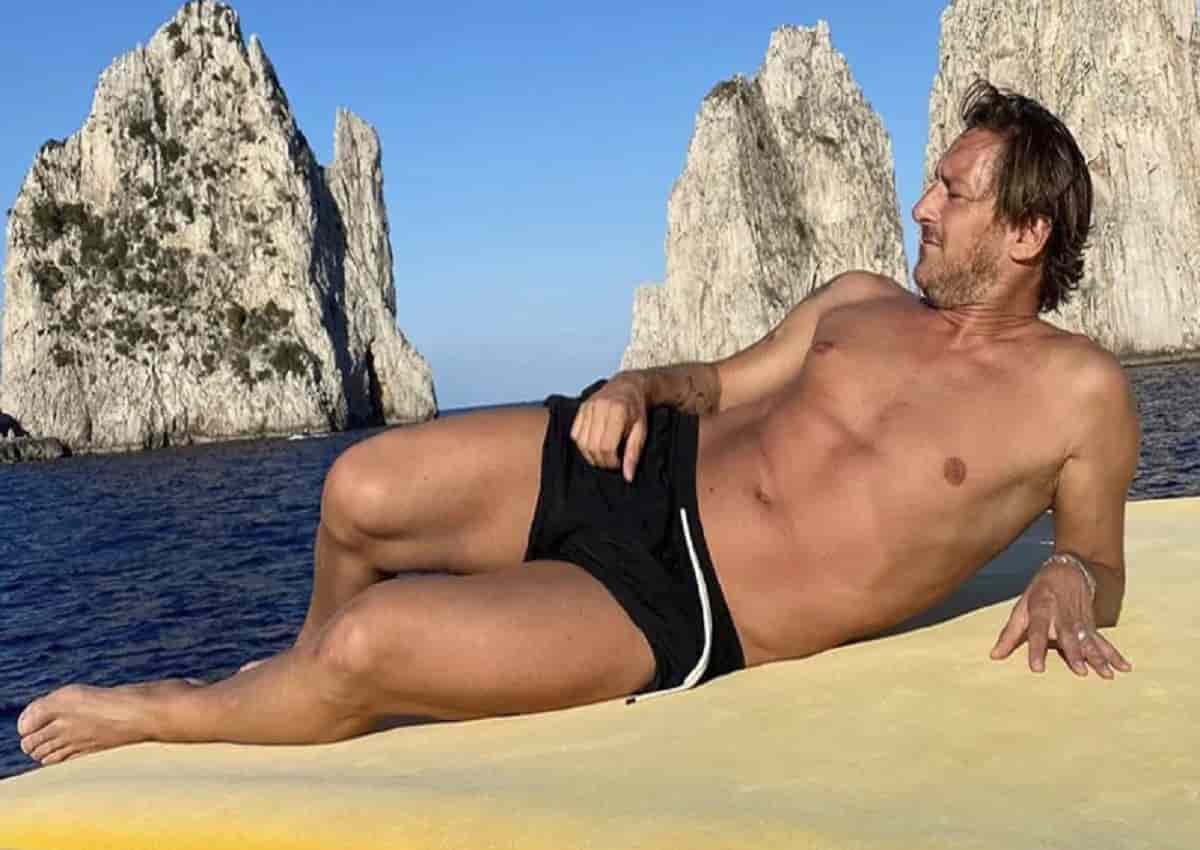 Totti a Capri in versione... sirenetto