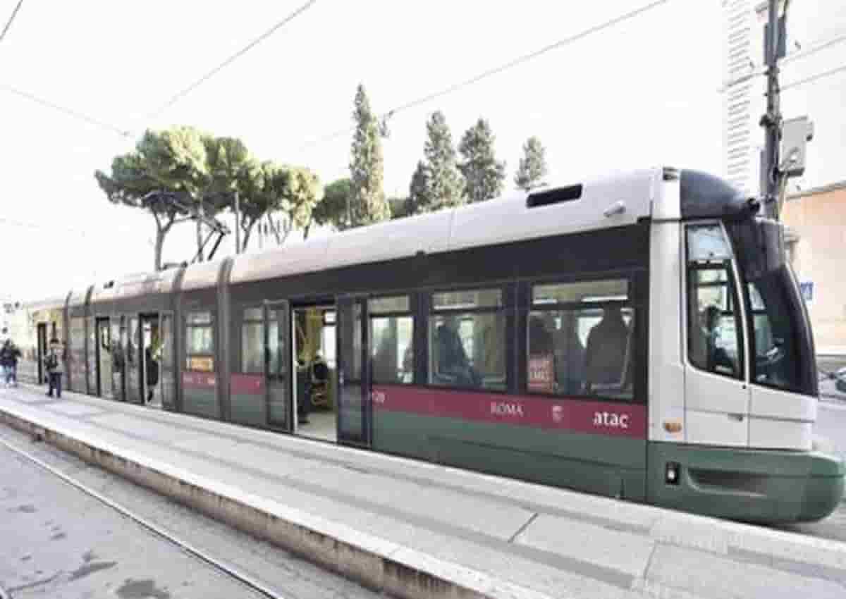 Tram a Roma, foto d'archivio Ansa
