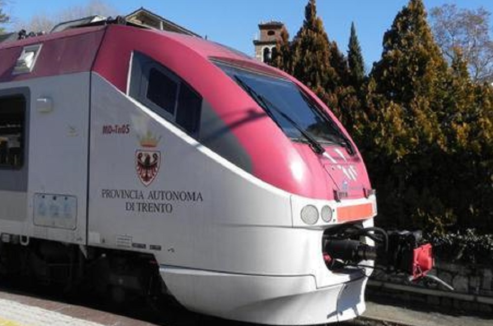 Parkour sul treno in corsa, ragazzo di 20 anni muore sulla Valsugana Trento-Primolano