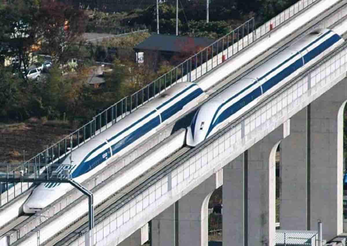 Treno in GIappone, foto d'archivio Ansa