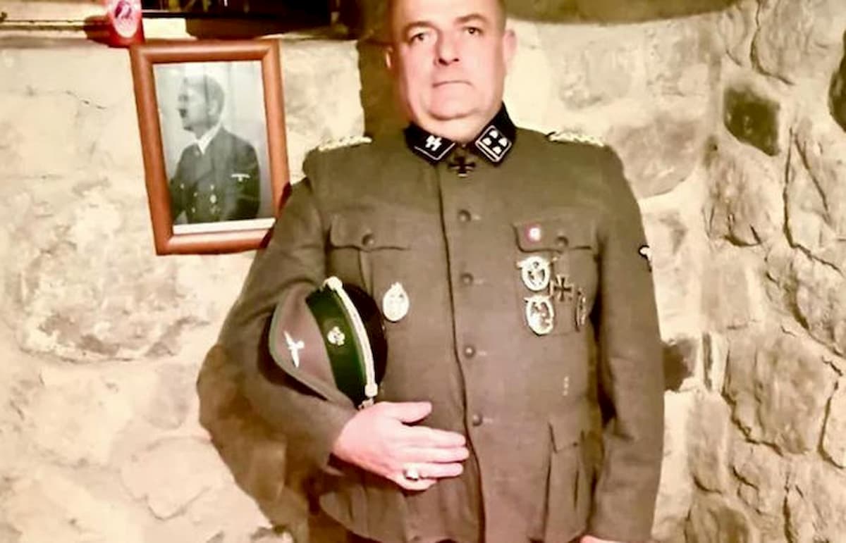Bufera per la foto social del consigliere comunale di Nimis Gabrio Vaccarin in divisa nazista