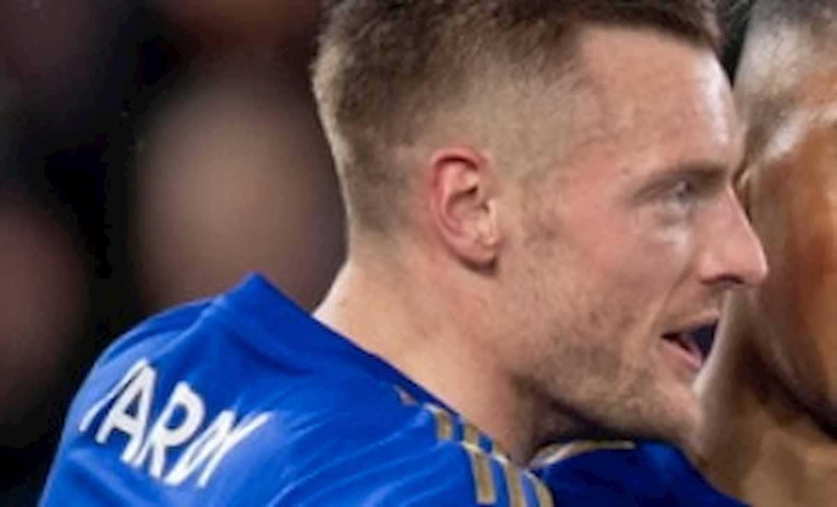 Vardy, calcio in faccia a Mustafi durante Arsenal-Leicester: gli ha lasciato segno tacchetti