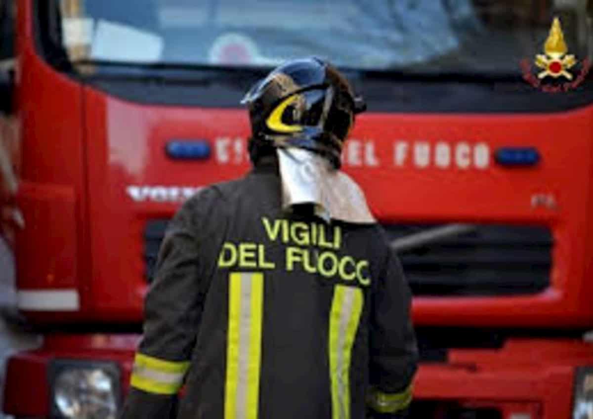 Crolla blocco di cemento a Cuneo a via Giacosa, donna colpita in testa: è in gravi condizioni