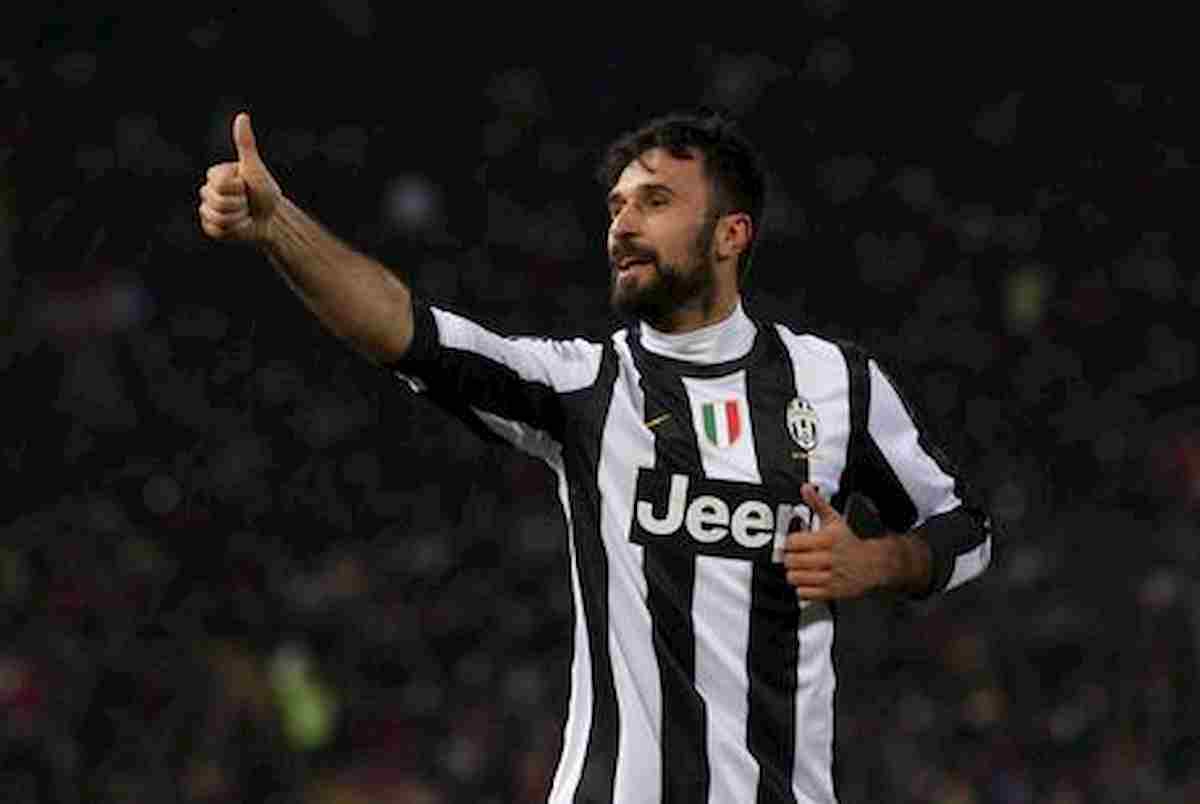 Ex calciatori e coronavirus: Xavi positivo, Vucinic guarito