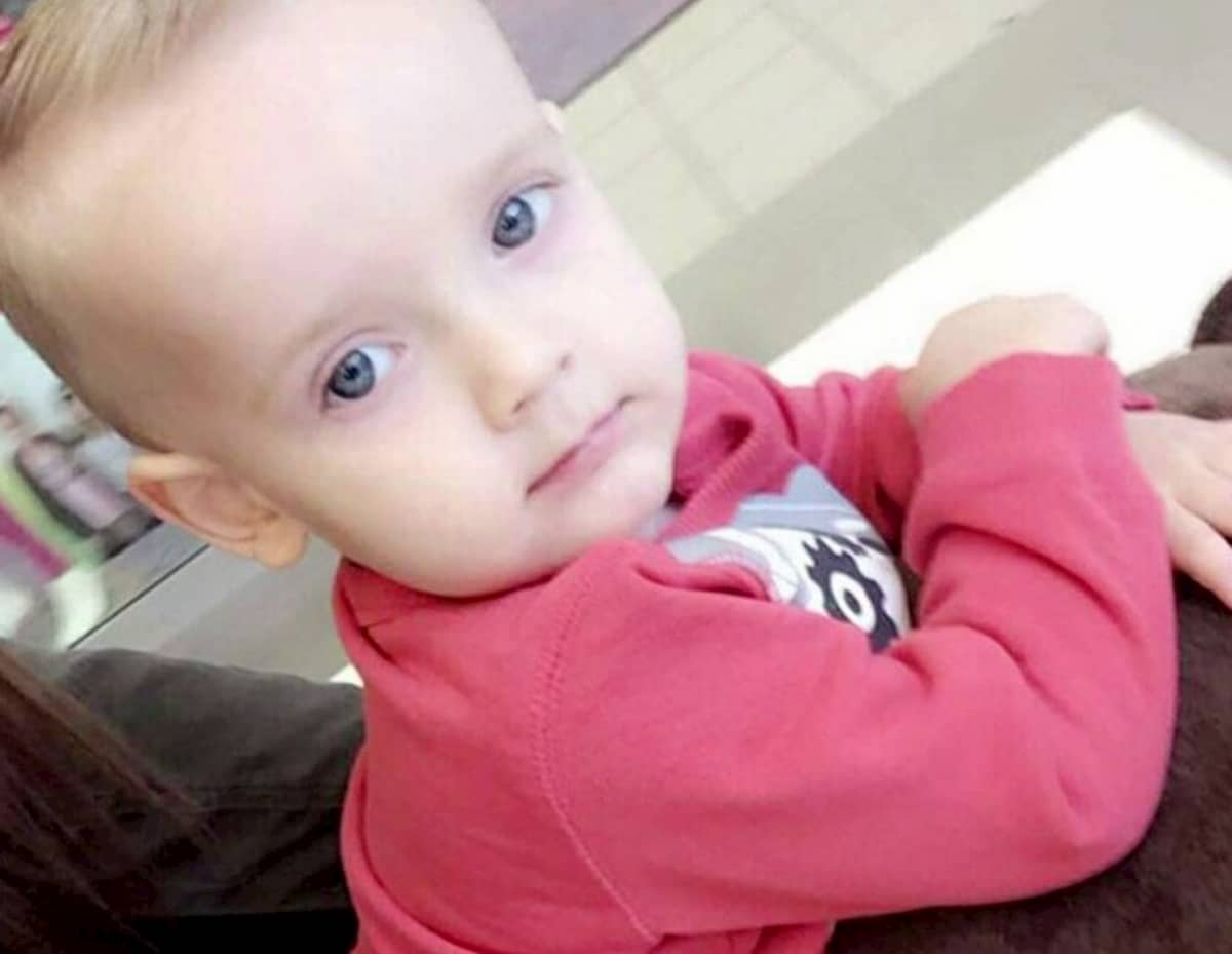 Bimbo di 2 anni trovato morto accanto alla sua culla