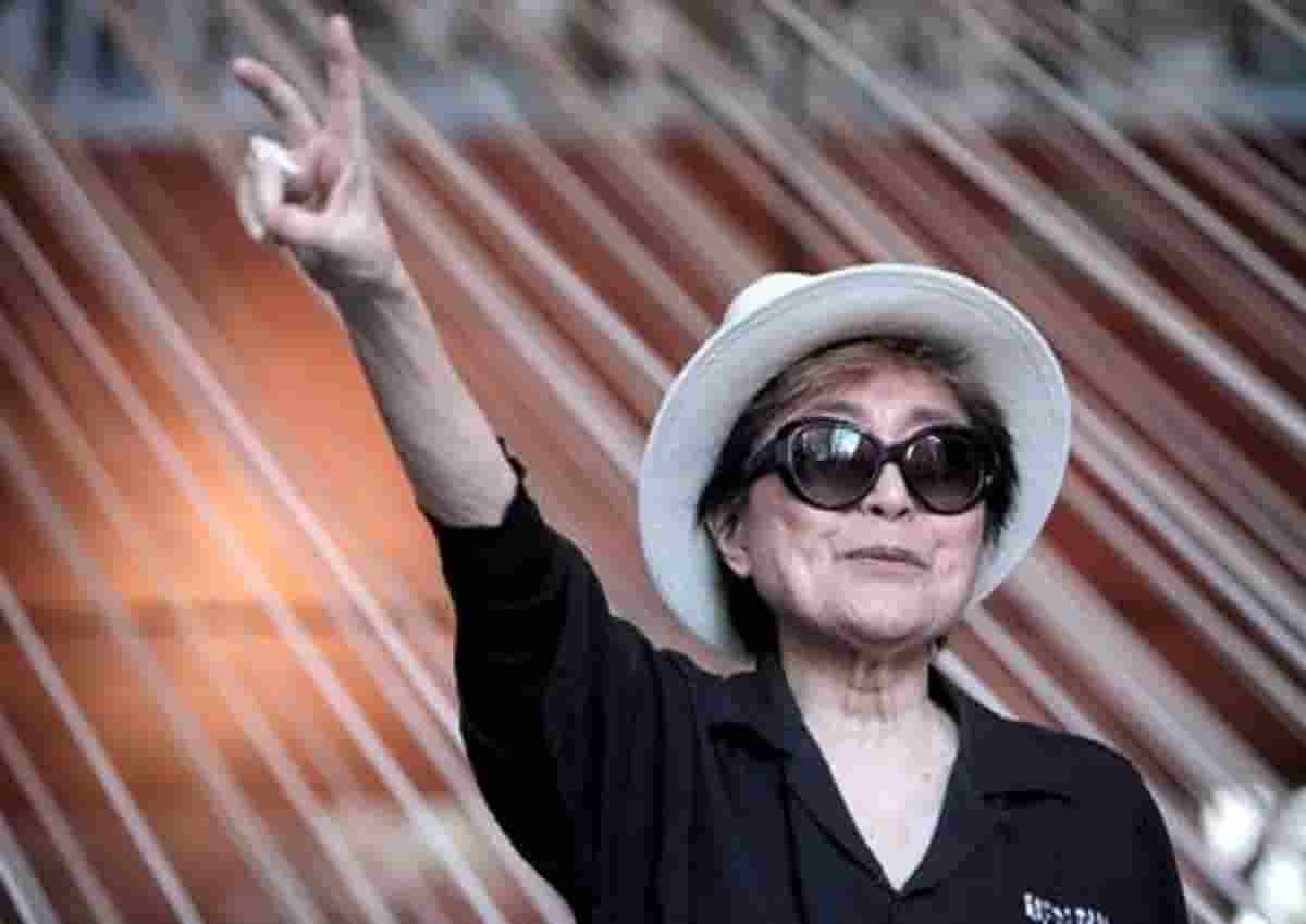 Yoko Ono in una foto Ansa