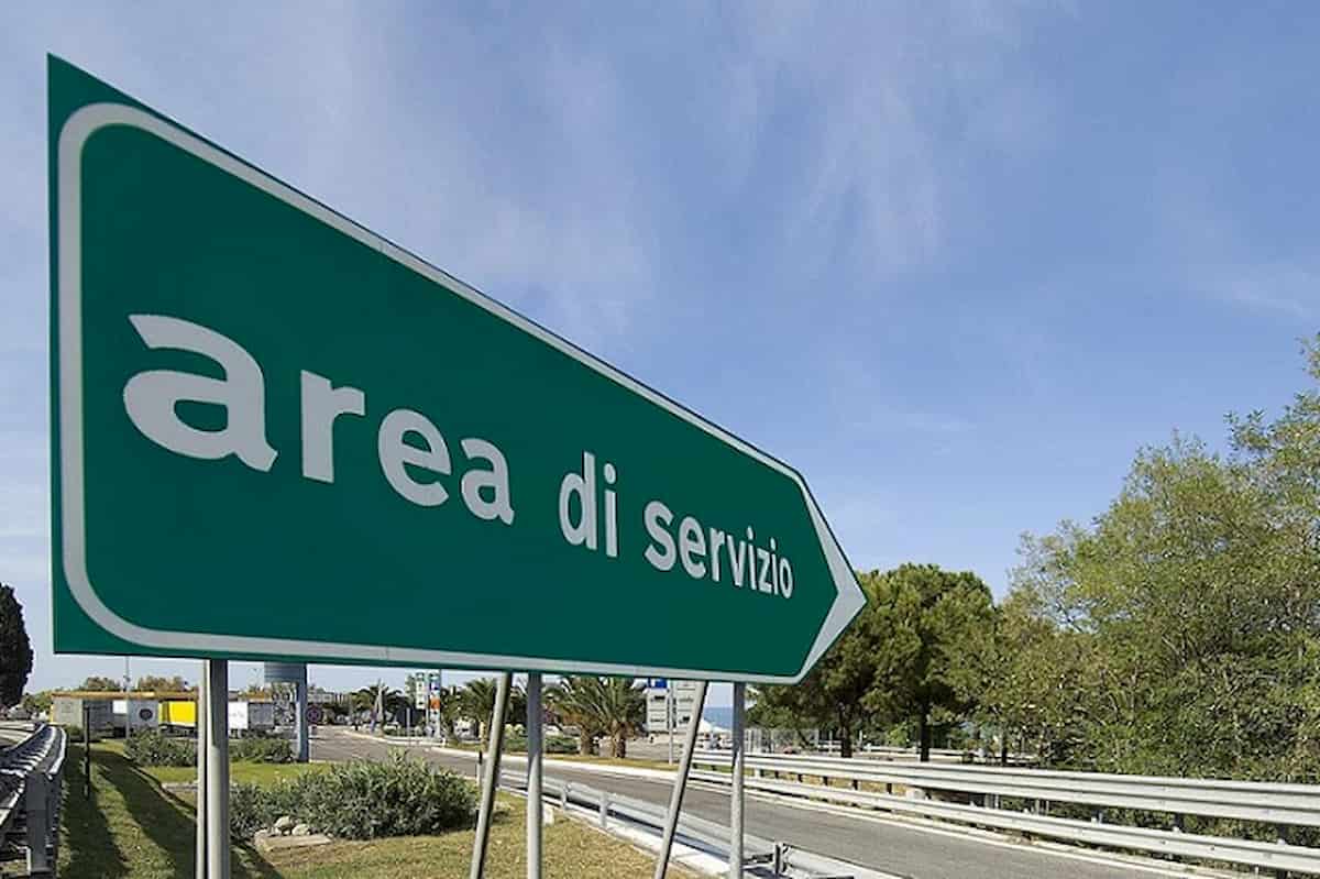 Gruppo di ragazzi autistici cacciato da autogrill