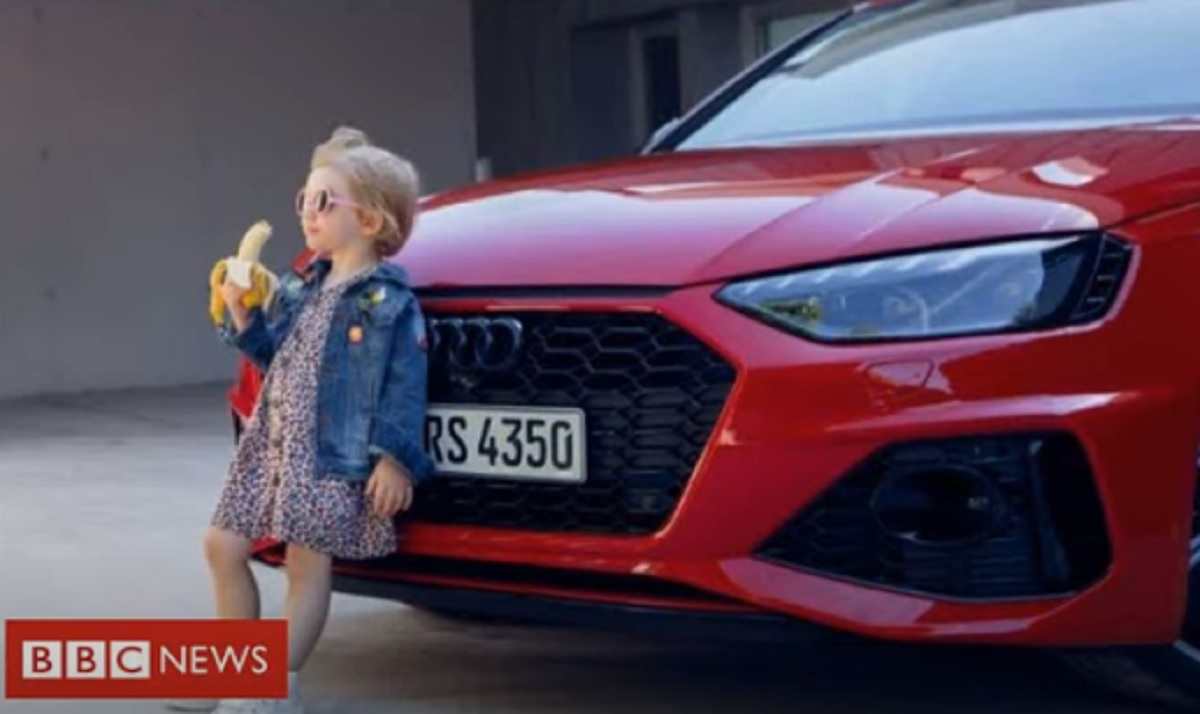 Audi spot, bambina e banana non si può. Sessuofobia si riprende Occidente