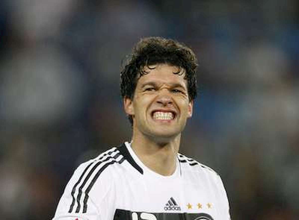 Ballack operato per un tumore alla schiena, l'intervento riuscito