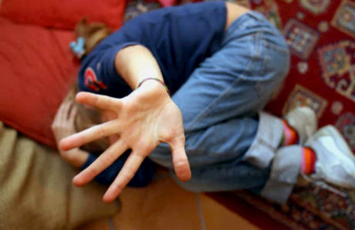 Ladispoli. Bambina di 9 anni molestata per strada. Racconta tutto alla mamma e fa arrestare l'uomo