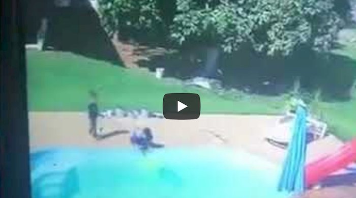 Brasile, bimbo di 3 anni salva amichetto che stava annegando in piscina VIDEO