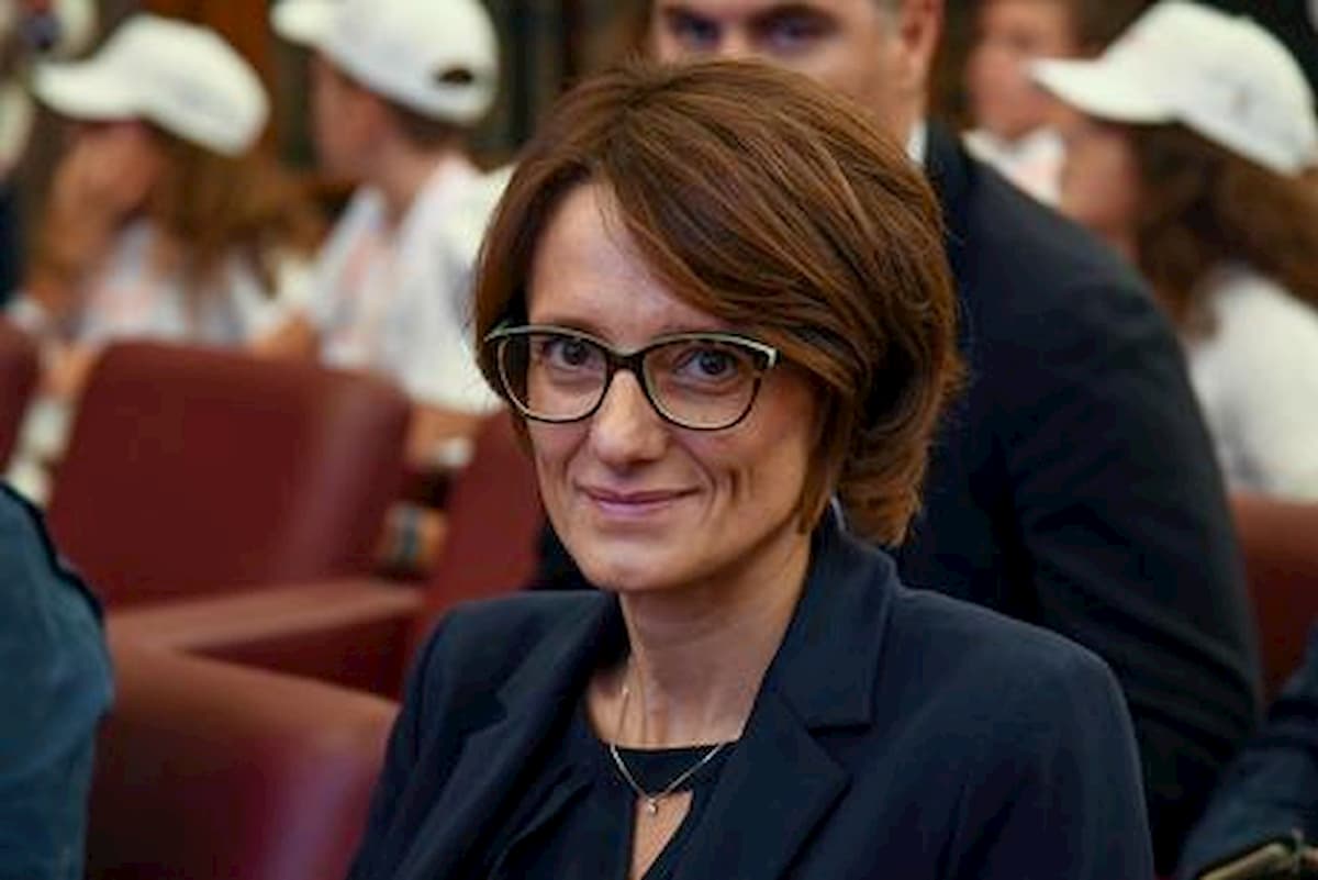 Scuola, Bonetti: "Bambini malati o in quarantena? Congedi e smart working per i genitori"