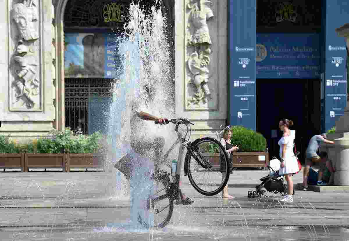 Caldo africano, bollino rosso in 14 città. Da lunedì meno 10 gradi